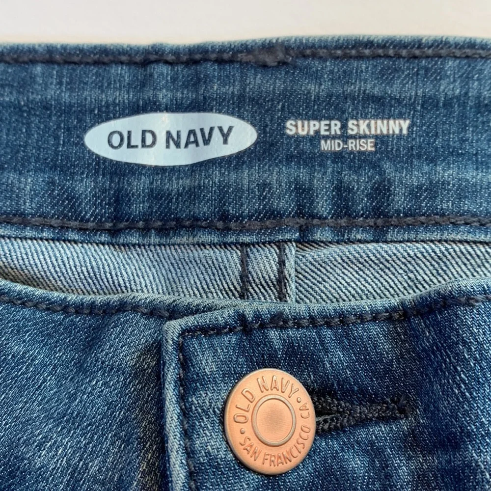 NWT Old Navy Woman’s Super Skinny Jeans - Picture 3 of 5